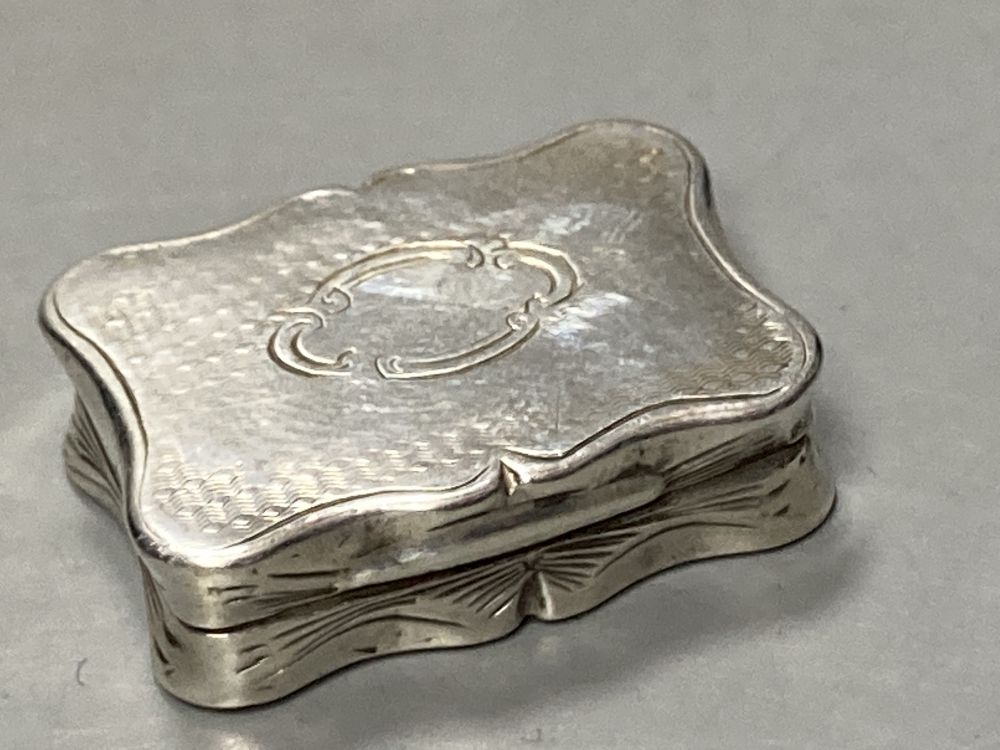 A Victorian engine turned silver vinaigrette, makers mark rubbed, Birmingham, 1858, 27mm.